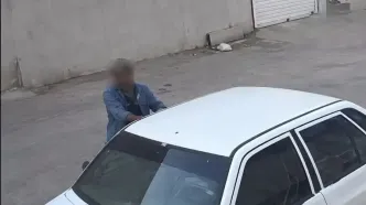 فیلم لحظه دستبرد سارق به خودروی پراید در اهواز