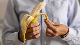 موز و یبوست؛ بالاخره این میوه به نفع روده است یا به ضررش؟