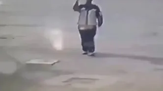 لحظه تلخ سرقت موبایل یک پاکبان در مشهد!