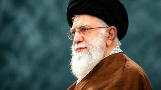 لحظات منتشر نشده از دیدارهای صمیمانه خانواده‌های شهدا با رهبر شهید +فیلم