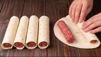 روش ساده برای تهیه بوریتو رولت گوشت چرخ کرده با پنیر و نان ترتیلا