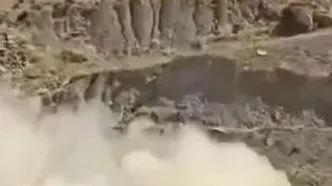 لحظات دلهره‌آور واژگونی کامیون ترمز بریده