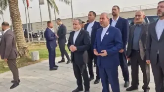 ببینید | ادای احترام عراقچی به شهیدان سردار سلیمانی و ابومهدی المهندس