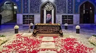 عکسی از مسعود پزشکیان بر مزار رهبر شهید