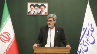انتقاد کوچک‌زاده از عرضه ۱۰ هزار دلار به افراد بالای ۱۸ سال؛ اگر از جهنم نمی‌ترسیدم خودم را جلوی بانک مرکزی آتش می‌زدم