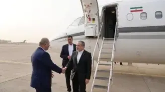 ادای احترام عراقچی به یادبود فرماندهان شهید مقاومت