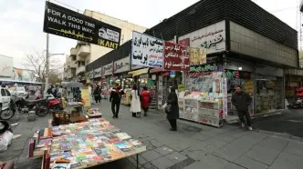 فروش تابلوی عجیب آرزوها در خیابان انقلاب تهران