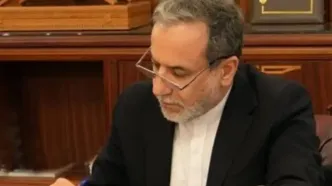 پیام تبریک عراقچی در پی قهرمانی تیم ملی کشتی فرنگی