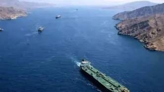 تصاویری که ارتش از آتش گرفتن یک نفتکش منتشر کرد