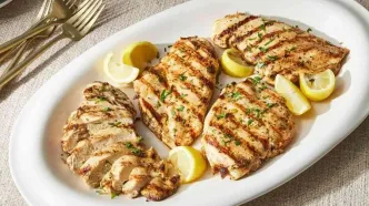 طرز تهیه استیک مرغ گریل آبدار و خوش‌طعم