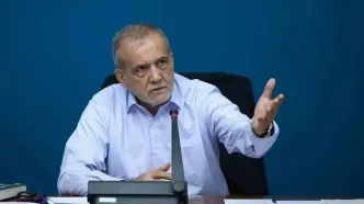 پزشکیان: چرا مردم ناراضی‌اند؟ زیرا عدالت و حق را نمی‌بینند، بلکه دعواهای ما را مشاهده می‌کنند/ هر کسی ادعای درست‌کاری دارد، این گوی و این میدان؛ کارآمدتر باشید و با هزینه کمتری کارها را پیش ببرید