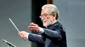 مجید انتظامی روی صحنه می‌رود