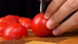 طرز تهیه صبحانه با تخم‌مرغ، گوجه‌فرنگی و پنیر در ۱۰ دقیقه