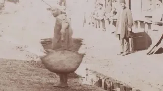 سفر در زمان؛ منظرۀ یک خیابان در شهر «رشت» در دوران قاجار