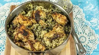 اسفناج پلو با مرغ و رب انار؛ غذای اصیل ایرانی