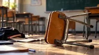 مصدومیت دانش‌آموز با پرتاب صندلی در مدرسه/ مدیر و معاون توبیخ شدند