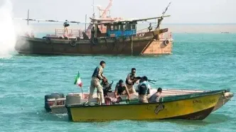 ۲ کشتی حامل سوخت قاچاق در بندرعباس شناسایی و توقیقف شد
