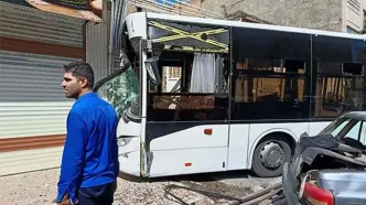 ۱۲ مصدوم در تصادف عجیب اتوبوس شرکت واحد با یک ساختمان