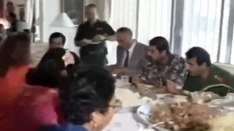 سفر زمان؛ «صدام» در حال غذا خوردن با اعضای خانواده اش؛ اواخر دهه 60
