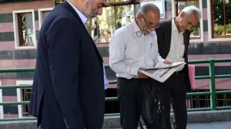 کارمندان و بازنشستگان منتظر افزایش حقوق نباشند |   افزایش دستمزد فعلا اولویت ندارد!