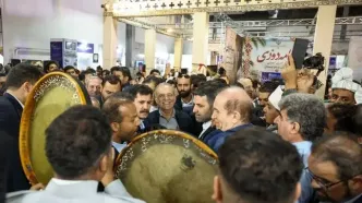 تصاویر پزشکیان در بازدید از نمایشگاه توانمندی‌های روستایی و عشایری ایران
