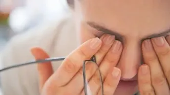 علت خشکی چشم چگونه تشخیص داده می‌شود؟