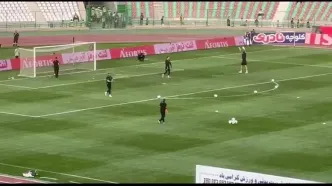 فیلم گرم کردن بازیکنان استقلال و گل‌گهر پیش از بازی