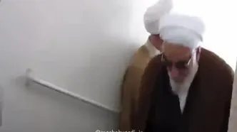 حضور آیت الله مجتبی خامنه ای رهبر انقلاب در منزل مرحوم مصباح یزدی