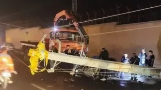 تصادف شدید دو خودروی سواری در جاده تلو