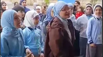 تصویری از دختر محجبه‌ای که ورودش به مدرسه ممنوع شد