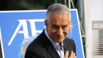 برادر احسان علیخانی پیگیری کرد تا به من مجوز وارد کردن اتومبیل بدهند