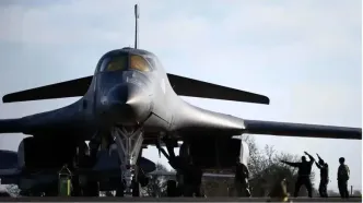 آمریکا ۱۲ بمب‌افکن B-1 را از انگلیس خارج کرد