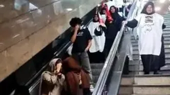 ویدیو؛ کفن‌پوشان در متروی تئاتر شهر
