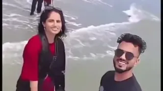 لحظه جنجال‌آفرین در ساحل؛ والدینی که برای ضبط ویدئو، فرزندشان را در آب رها کردند