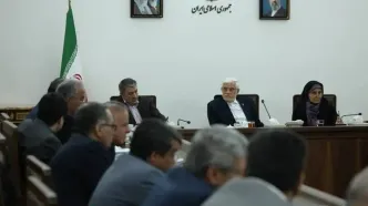 عارف: محاصره دریایی دشمن فرصتی برای توسعه گذرگاه‌های مرزی و کریدورهای کشور شد