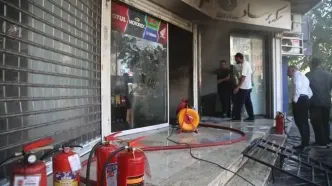 آتش‌سوزی در موتورسیکلت‌سازی خیابان شهید بهشتی / نجات ۲۰ نفر از محاصره دود